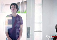 เสน่ห์ของแม่เลี้ยงแฟนสาวที่โตเต็มในเรื่องนี้