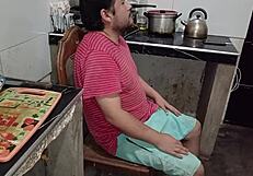 ¿Estás listo para desestresar a tu jefe? Empleada del hogar espera sin ropa interior con esa rica verga en doggystyle y cum in mouth.