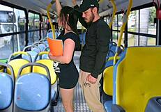 학생 버스에서 공공 섹스