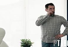 Отчим Томми Пистол подглядывает за падчерицей Дестини 18+ Мира, раздевающейся и сексом