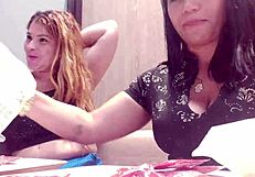 Peladinhas no drive thru casadinhas putas d�o show no m�qui e seguran�a quer entrar na foda