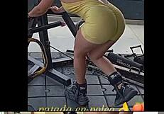 i suda en el gym para complacer machos...