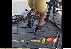 i suda en el gym para complacer machos...