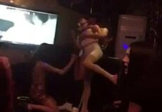 picking up girls in the vietnamese bar