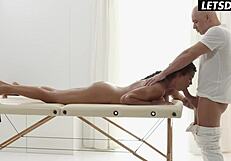 Thicc pawg chloe lamour fucks during massage session.