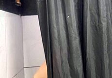 um homem invadiu o vestuario de uma loja famosa em sao paulo e me fodeu todinha sem camisinha meu cu ficou esfolado de tanta pica gozou dentro