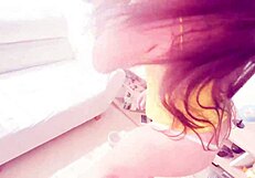 زوجة أب مكسيكية في أمريكا تلعب دور مومس موظفة، تُلمس من ابن زوج للمال