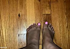 Toe Fetish Babe Commands Mouth Sucking