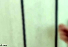 مجموعة شابة 18+ تلتقي في غرفة نوم لثلاثي شرجي وكريم باي. ركوب عنيف ودوجي يتبع.