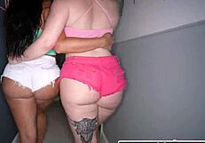 Sunt Zoey Foxx și Trixi Brooks în Paradă