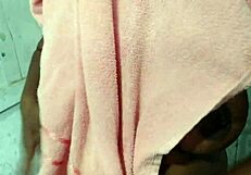 Hot mom bathing in the bathroom, what a sight! 😍