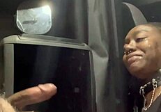 Тренировка на гърло Кукки Хрониките с дълбоко гърло