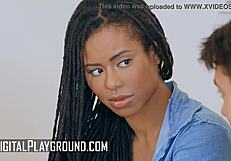 Kenna James e Kira Noir Si Baciano e Leccano Fica Intensamente