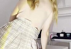 Loirinha Couldn't Hold Back And Squirted While Doing Anal On The Living Room Table