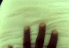 ملكة بيضاء تحب زب أسود صغير في كس بي بي دبليو