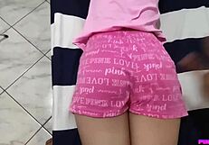 mi padrastro me engaño para hacerme masaje y tocar mi culo