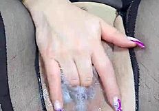 sexy milf masturbates solo until squirting chorros de leche