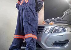 my mechanic asked if he can fuck my wife and i said yes, watch the creampie