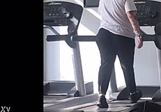 Big Ass BBW Girl Runs On Gym Treadmill