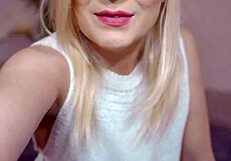 hot babe gets anal fingered during whatsapp call