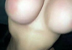 The flaquita chichona is gozando with her big tits.