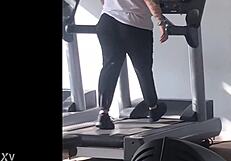 Big Ass BBW Girl Runs On Gym Treadmill