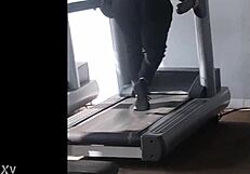 Big Ass BBW Girl Runs On Gym Treadmill