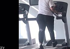Big Ass BBW Girl Runs On Gym Treadmill