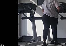 Big Ass BBW Girl Runs On Gym Treadmill