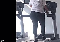 Big Ass BBW Girl Runs On Gym Treadmill