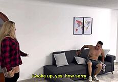 Милая соседка утешает после неудачного свидания страстным трахом