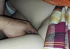 Jovencita estudiante real se la culea a escondidas en la noche cuando todos descansan inocente hijastra es la bolsa de semen de su pervertido padrastro casero real 18 colegiala