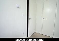 Tony Fills Ivy's Pussy