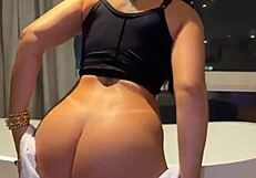 Hot twerking show in bathtub, cum on bed calling for hard fucking