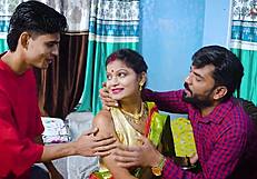 Desi Mallu tetka hardcore jebanje sa dva lokalca, pun film