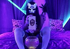 alicia unboxes vibrator en pais maravillas