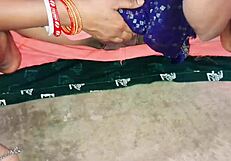 Chhoti si jhopadi mein pati ne patni pela