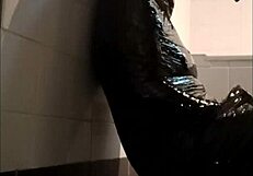 Sophie la larve endures ultimate momification and fellation