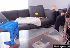 Guarda queste troie leccare figa e succhiare cazzo prima di sborra sul culo