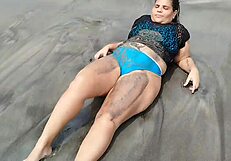 i saw this latina gordita with the biggest ass on the beach, wow!