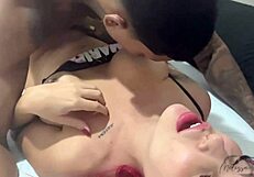 Chamei um macho para dar uma foda rapidinha e meu corninho nos pegou no flagra...