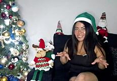 Grinch มาถึงในโหมดเซ็กซี่พร้อมรอยสัก