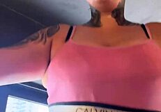 Na Academia Quase Fui Expulsa Por Estar Com Uma Mina Blusinha Fiquei Toda Suada Que Escorria Pela Minha Bucetinha