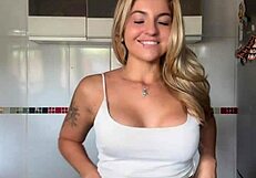 i am a novinha who loves showing off