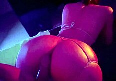 Mi vecina colombiana culona dice: Siente cómo me froto duro en tu polla grande