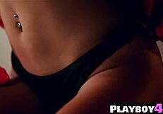 Ασιάτισσα Teen 18+ με Μακριά Πόδια Bryiana Noelle Ποζάρει σε Εσώρουχα Πριν το Στριπτίζ