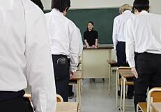 Je ne peux pas retenir mes gémissements dans ce cours silencieux d'orgasme où ma prof mariée Yuko Sakura devient dix fois plus mouillée