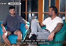 daddy4k شابة مشتعلة جسم طبيعي مثالي تخون حبيبها في غرفة نومهم