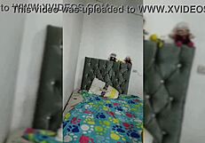 Morena colombiana cansada de su vida se la chupa al vecino?