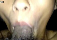 ครูสาวอมควยดูดน้ำหำที่พุ่งเข้าใสปากและหีของเธอ